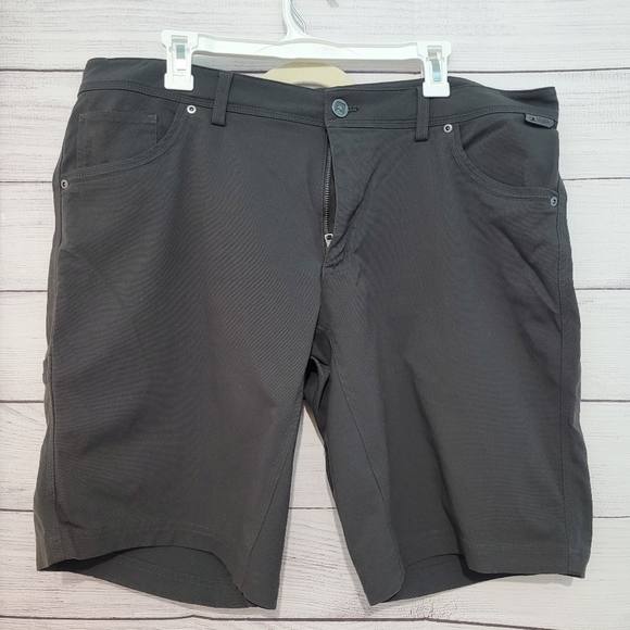 Eastern Mountain Sports Other - EUC mens 38 shorts